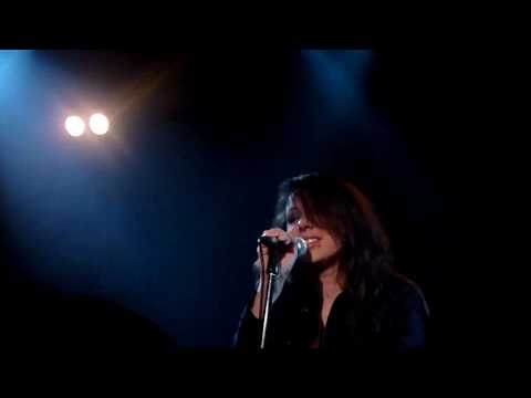 SAM NEVES A LA SURFACE