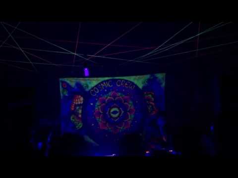 Thaty. Dj tocando Baphomet Engine na Cosmic Crew SP