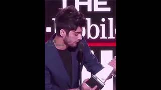 Gigi Hadid reaction while Zayn Malik is receiving award #shorts💜