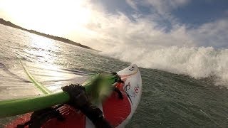 preview picture of video 'Windsurf explosion de voile dans les vagues'
