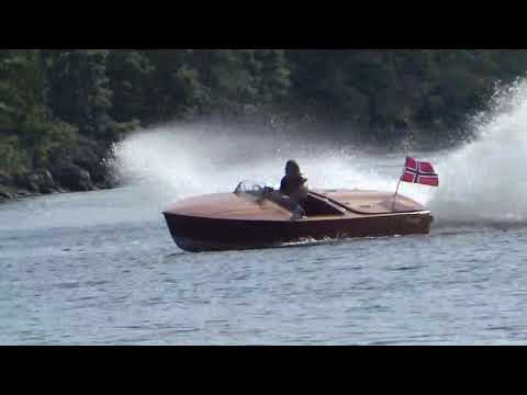 Chris - Craft Zephyr 58 mod. New engine, 3 years later.
