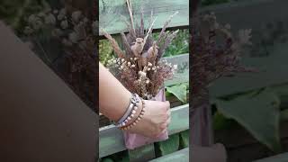 Prkýnko se sušenou kyticí