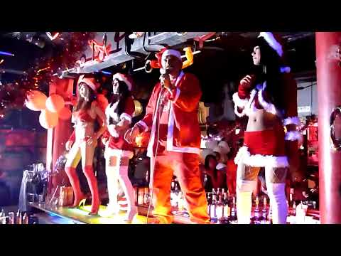 Lou Deprijck Singing Live at Papagayo  2016 (The Creator Of The Pattaya Pattaya Song)