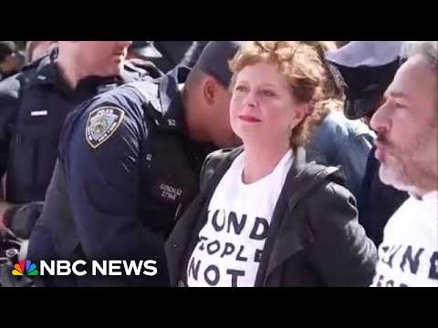 Susan Sarandon among hundreds protesting Netanyahu’s speech outside the U.N.
