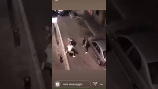 Barcellona, pugile italiano picchia due poliziotti in borghese dopo una lite al bar.
