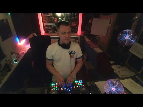 Mixa@Ölkeller twitchstream 15.01.22 oldschool deep house rise to techno-tracks around the year 2000