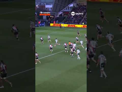 Freddie Steward slices through the defence!
