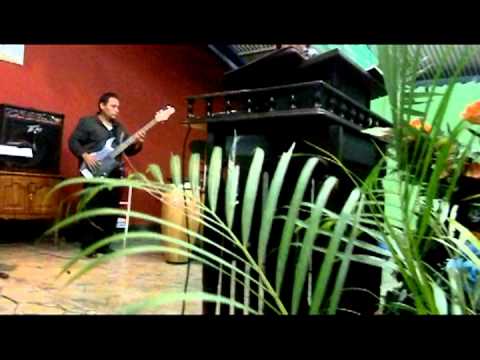 AL PIE DE LA CRUZ GRUPO MANA