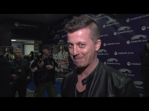 DINČA UMISLIO DA JE FRAJER "Ispod ove majice je mašina"