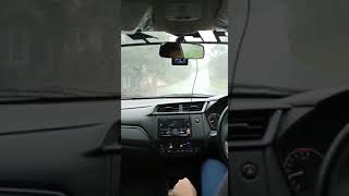 Download lagu story wa di dalam mobil saat hujan deras mp3