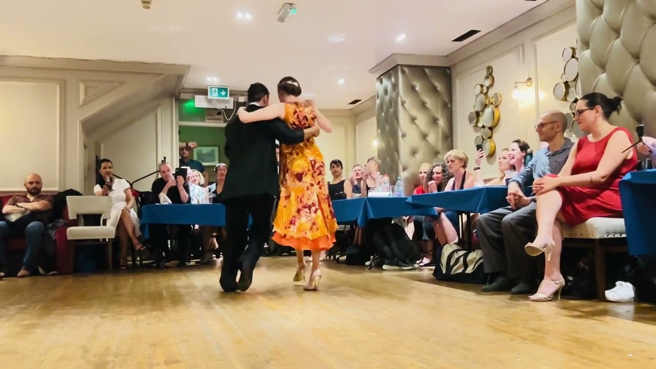 Tango. Gustavo Rosas. Rebecca O'Laoire. D Arienzo. Milonga El Beso.Julio 2022. Dublin. Irlanda.