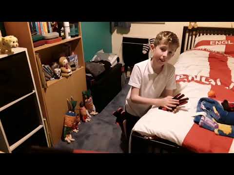 Testing Goalkeeper Gloves From 1930 Compared To 2021 - How They Have Changed??