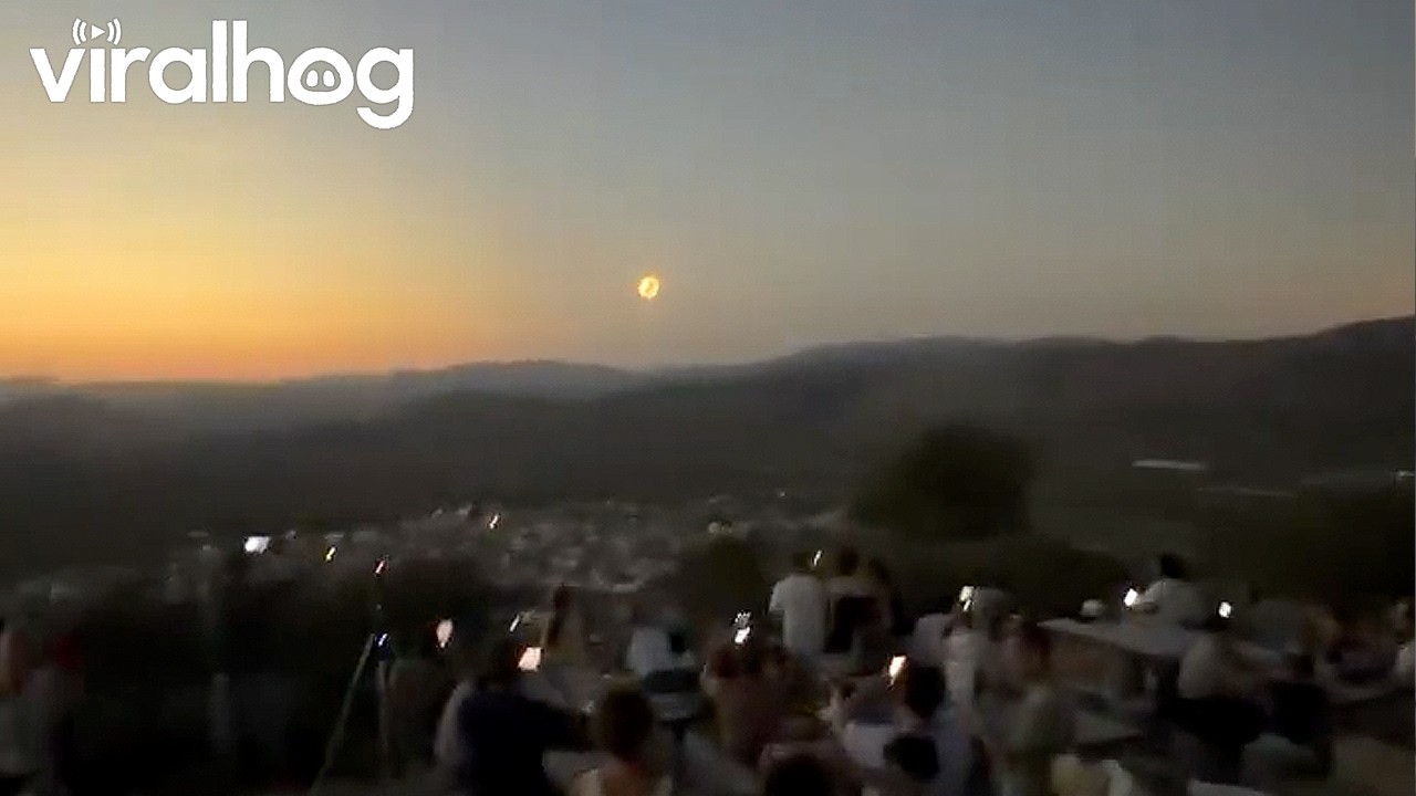 Total Solar Eclipse Filmed From Spanish Hillside || ViralHog