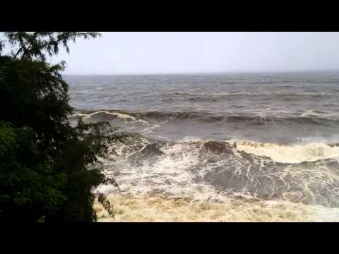 Hurricane Iselles Big Waves Watch 6 pm Aug 7 2014 North Hilo Hawaii