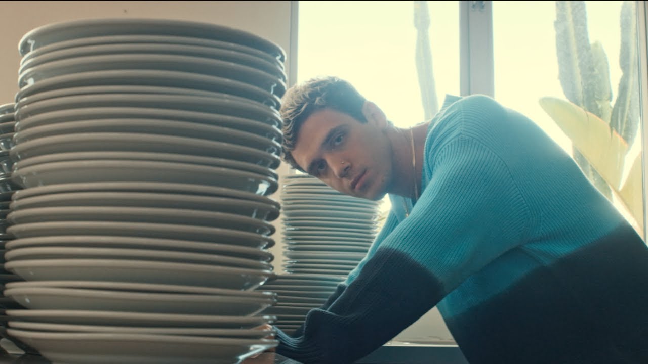 Dishes Lyrics - Lauv ~ LYRICGROOVE