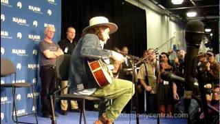 Video thumbnail for John Mayer Plays a Martin 00-45SC by HarmonyCentral