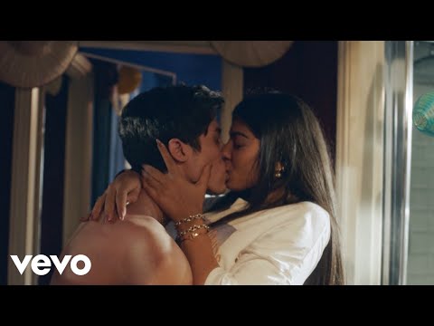 Dopo il singolo, ecco il video ufficiale di “Cialde” con Diego Lazzari ed Elisa Maino Dopo il singolo, ecco il video ufficiale di “Cialde” con Diego Lazzari ed Elisa Maino