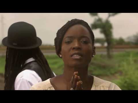 Awa Ly & Faada Freddy (Africa Festival Würzburg 2017)