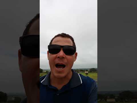 Recitando poesia de Otacílio Batista.