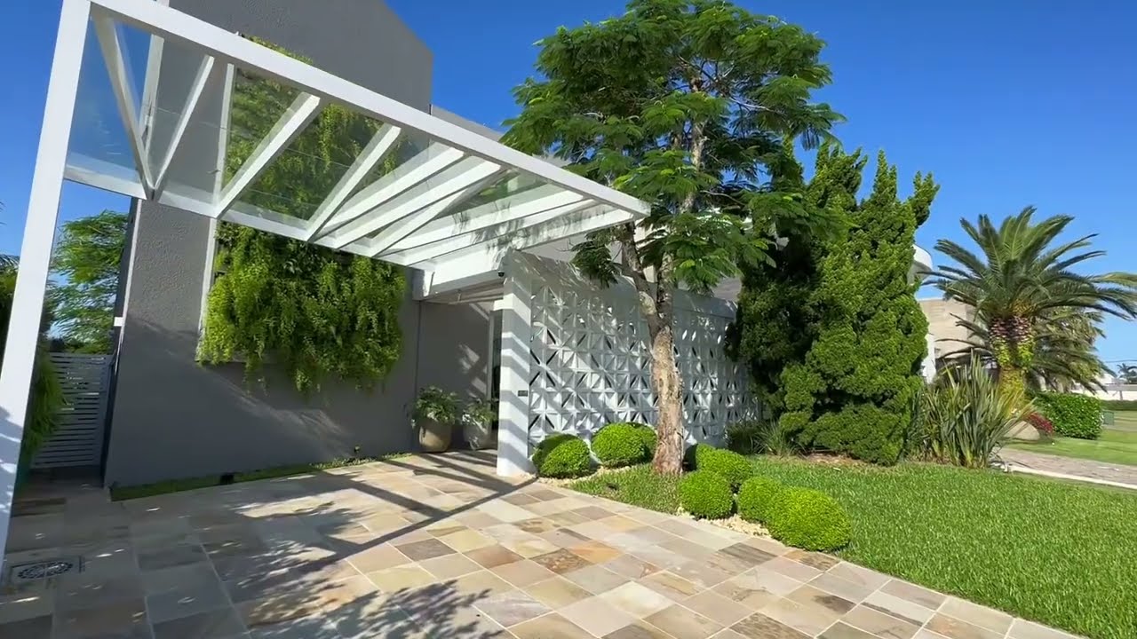 Casa Beira Lago no Condomínio Enseada Lagos | Imobiliária Novo Lar