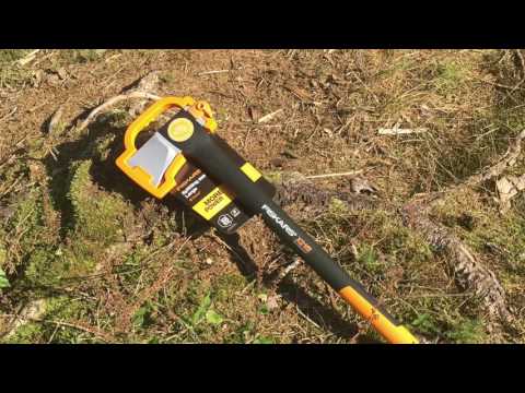 Fiskars Spaltaxt X21 in Aktion