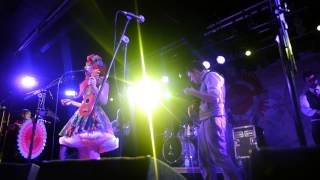 GABBY YOUNG &amp; OTHER ANIMALS: Smile @Colos-Saal A&#39;burg