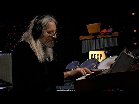 Circles Around The Sun - Landline Memories (Live on KEXP)