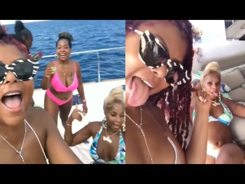 Taraji P Henson And Mary J Blidge Have A Wet & Wild Yacht Party For Her 50th Birthday