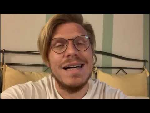 La Iena Ismaele La Vardera all'ospedale da campo: "Bergamo mola mia!"