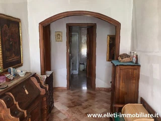 Montignoso, loc. Cervaiolo, in fabbricato bifamiliare tagliato orizzontalmente, appartamento di gra