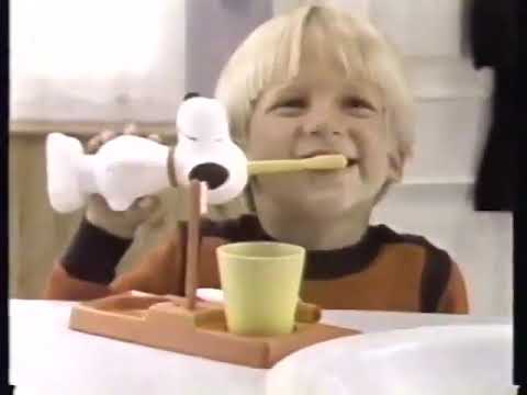 Hasbro Snoopy. Brusha Brusha Toothbrush. 1982 Commercial