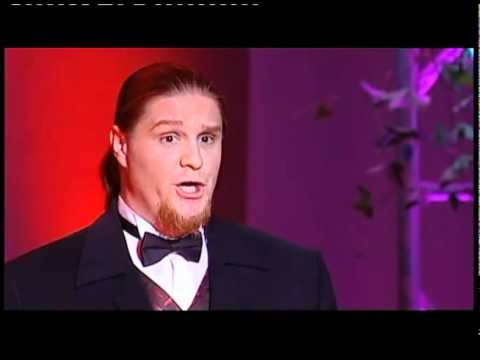 Kiss András énekel