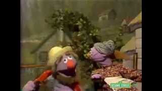 Classic Sesame Street - There&#39;s a Hole in the Bucket