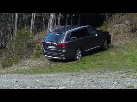 Mitsubishi Outlander 2016 diagonal test and S-AWC explained