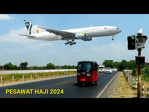 WOW DEKET BANGET!! Lihat Pesawat Haji 2024 Embarkasi Solo Landing & Take Off di Pinggir Jalan Raya
