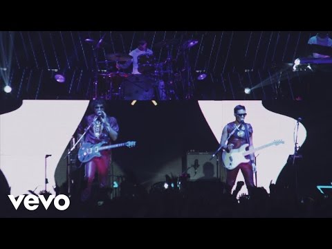 Illya Kuryaki & The Valderramas - Jaguar House (En Vivo)