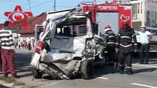 preview picture of video 'Accident: Mercedes spulberat de un Tir (Iclod, Cluj)'