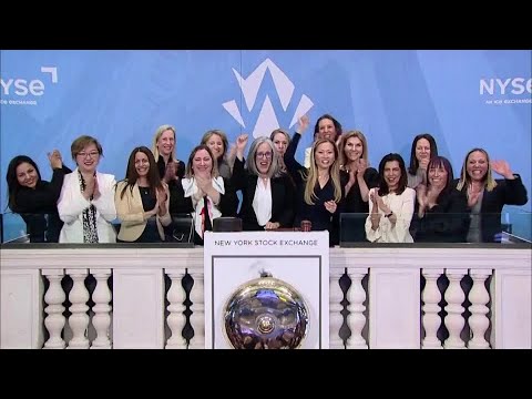 Wall St. closes sharply higher, notches weekly gains