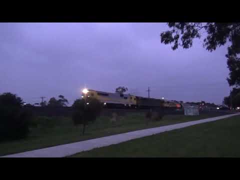 QUBE Grain With Locos GML10 8044 8030