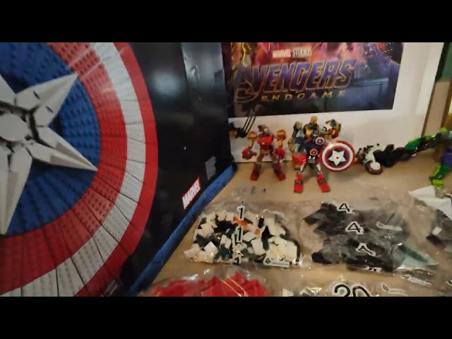 Vídeo relacionado con LEGO 76262 Marvel Set Escudo del Capitán América, Kit de construcción de los Vengadores para adultos, minifigura, placa identificativa y martillo de Thor, Artículo de colección de la Saga del Infinito