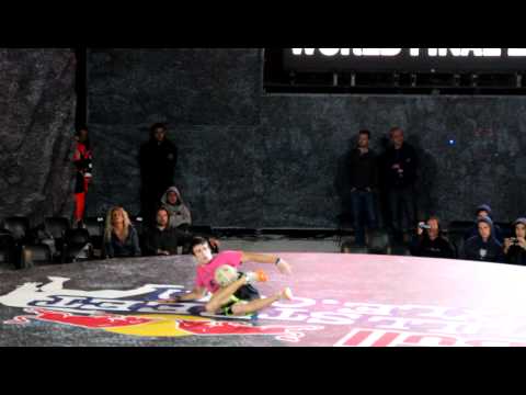 Red Bull Street Style 2012 World Final Lecce - Gunther Celli (Italy) vs Charly (Argentina)