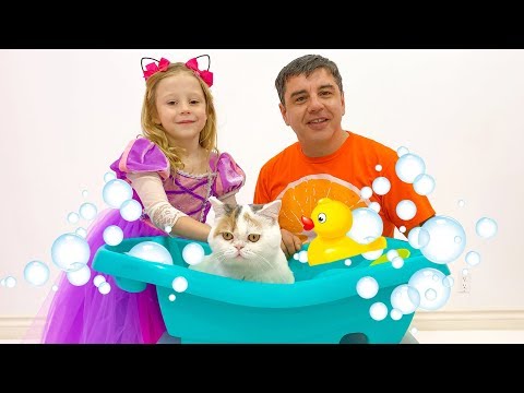 Nastya and dad bathe their cat