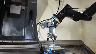 RO1 doing machine tending is the right application for this robot
