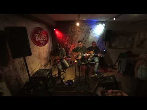 The Acoustic Trio - One Night