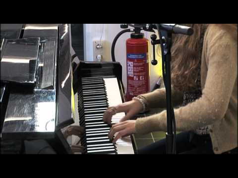 Life Is Music '11: Birdy - Skinny Love