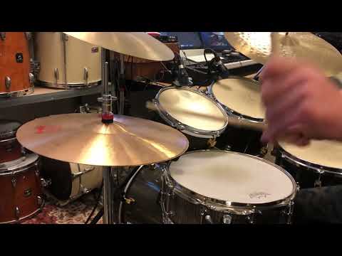 DRIFT DRUMS - 14” Paiste 2002 Red Label Medium Hihat (820/975 grams)