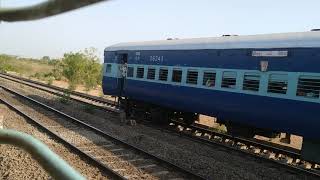 preview picture of video 'UBL-LTT Exp and CSMT-MAS Exp  Crossing at PUNE-SECUNDRABAD SHATABDI Exp'