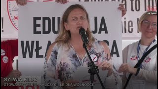 Sylwia Kloc podczas manifestacji w Warszawie