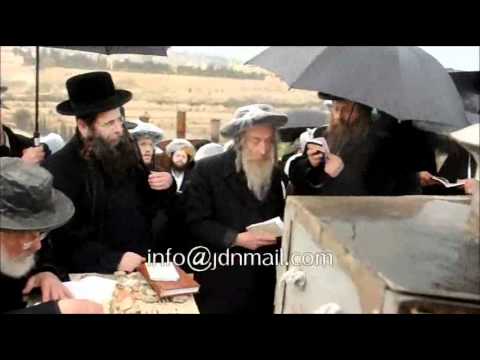 Cigarette Ceremony @ Bircas Moshe Yahrtzeit By Lelov Yerushalayim Rebbe -Teves 5772