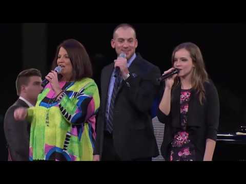 Karen Peck and New River "Four Days Late" at NQC 2015